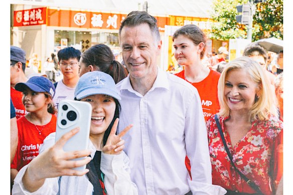Chris Minns (middle) pictured alongside Elaina Anzellotti (right), who will run for Labor in the seat of Oatley in next year’s NSW state election. 