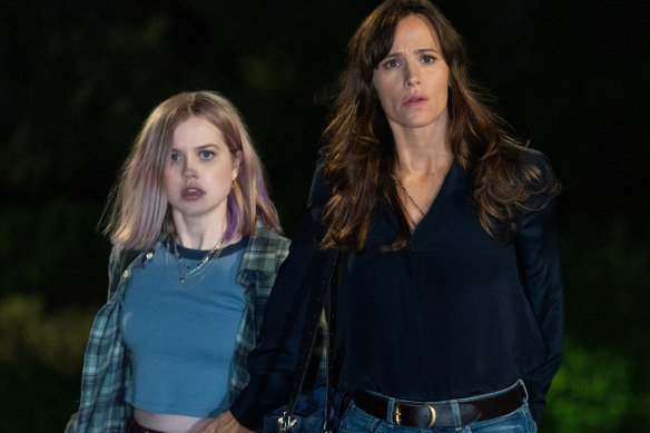 Angourie Rice and Jennifer Garner in The Last Thing He Told Me.