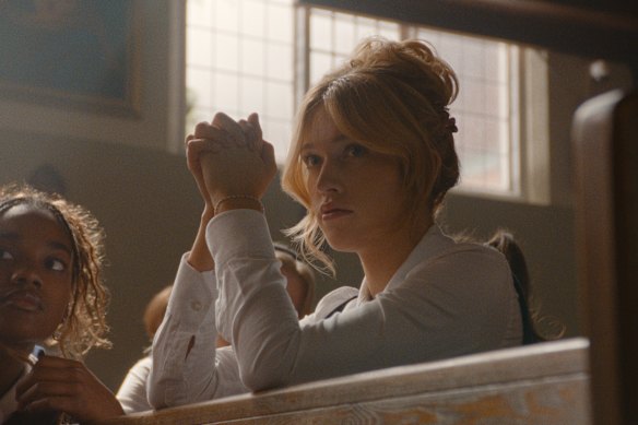 Kristina Bogic as Anya in The Body.