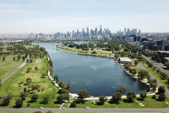 Albert Park Lake.