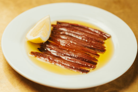 Anchovies with lemon.
