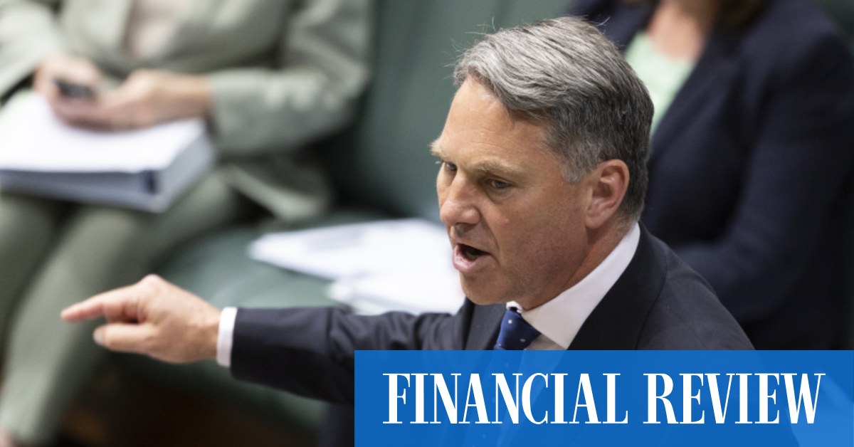 理查德·马尔斯表示，澳大利亚海军潜水员在与中国军舰发生“不安全”碰撞后受伤