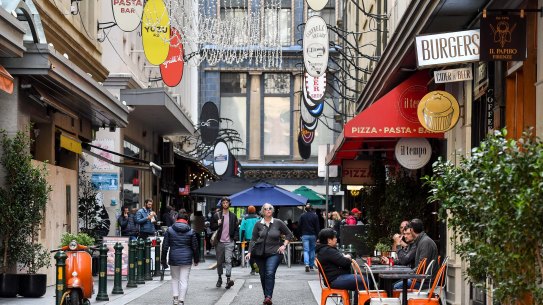 Melbourne councillors have voted to support a safe-injecting room in the CBD. 