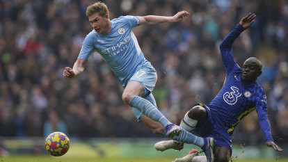 Manchester City charge toward successful title defence