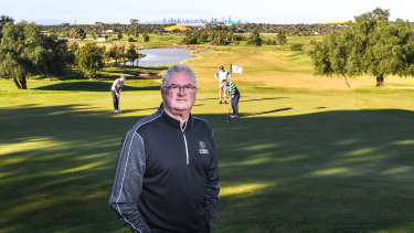Geoff Ross, who manages the Mount Derrimut golf course, preparing for the earlier round of lockdowns last week. 