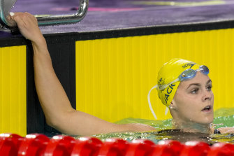 La australiana Shayna Jack reacciona después de su serie de 100 m estilo libre femenino.