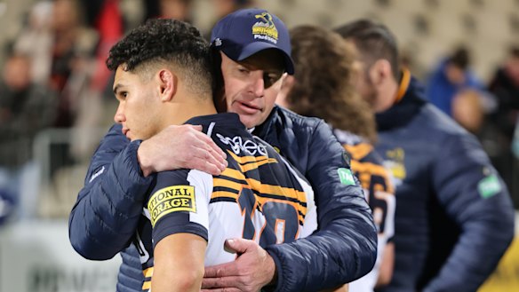Assistant coach Rod Seib consoles Noah Lolesio after his missed kick that could have levelled the match.