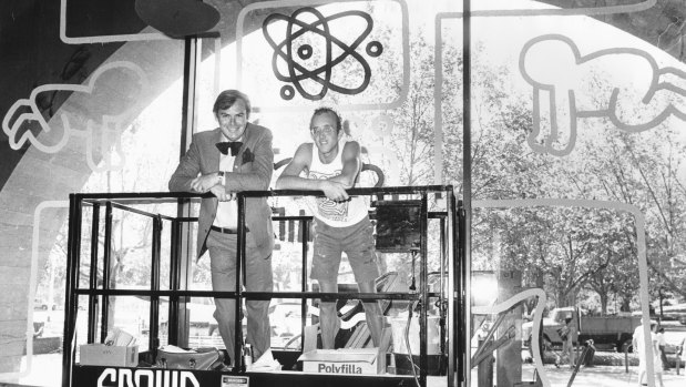 Patrick McCaughey and Keith Haring at the NGV water wall in February 1984. 