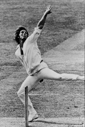 Jeff Thomson bowling in 1977.