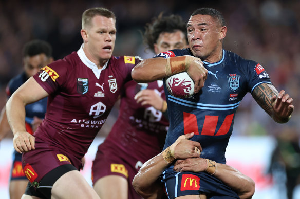 Tyson Frizell struggles to shake off Queensland.