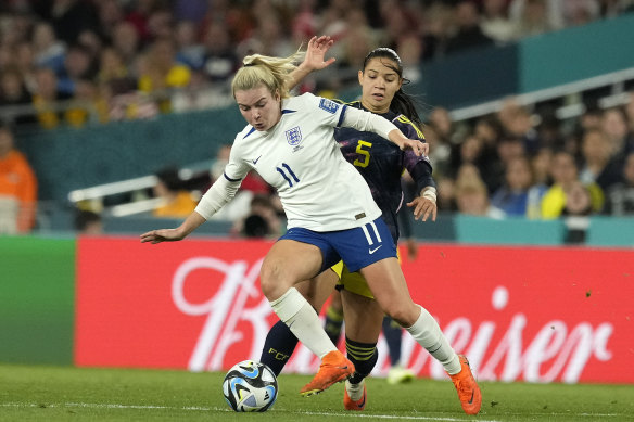 England’s Lauren Hemp, left, and Colombia’s Lorena Bedoya Durango compete for the ball.
