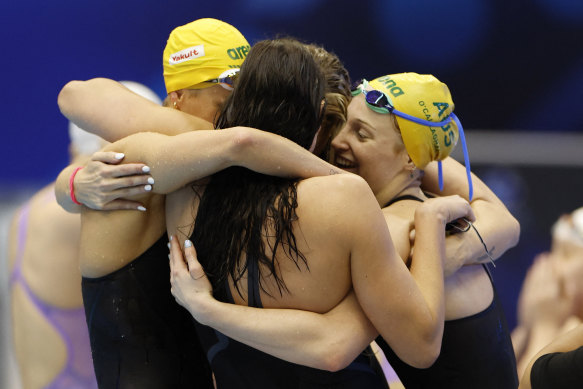 Australia celebrate after winning gold in the women’s 4x100m freestyle relay.