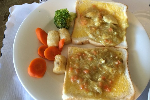 A meal served in a Queensland nursing home.  Labor says it would require all residents to receive only nutritional meals.