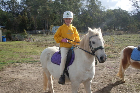 Young Ariarne grew up on
an acreage near Launceston,
Tasmania, where pony club and
swimming were early interests.
