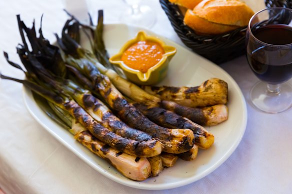 Grilled calcots with romesco sauce. 