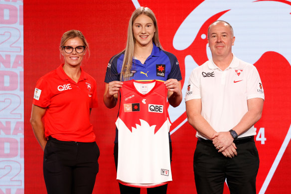 Top pick Montana Ham will play for the Swans. She is pictured with Alana Woodward (left) and Scott Gowans (right).