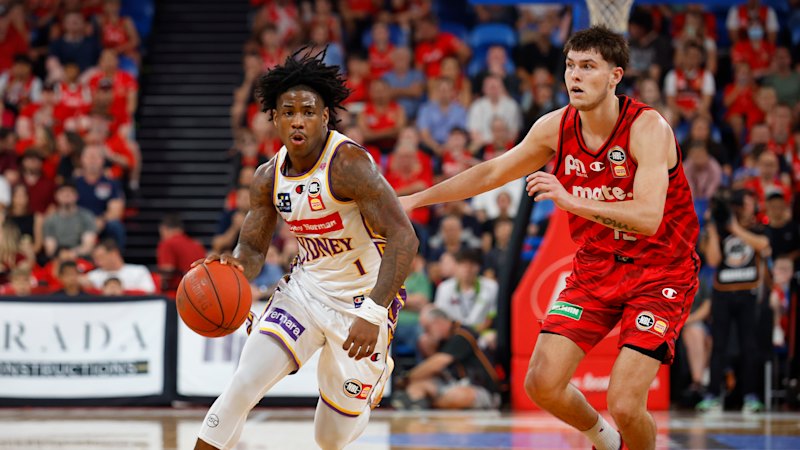 Kings steamroll past Wildcats to claim NBL grand final spot