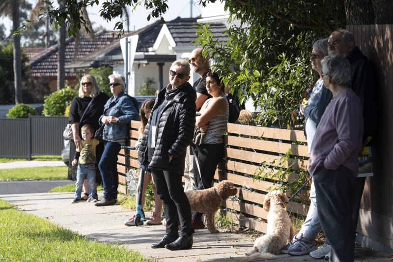 Yarraville house last sold for $1.62 million passes in at auction on $1.405 million bid