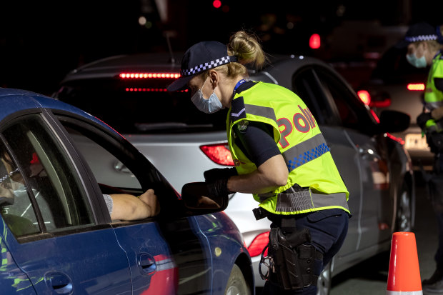 Police enforce a checkpoint on the closed border between Victoria and NSW on January 1, 2021. 