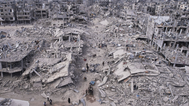 Displaced Palestinians returning to a destroyed Rafah in the Gaza Strip, a day after the ceasefire deal between Israel and Hamas came into effect.