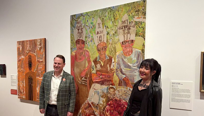 Artist’s uniquely Queensland ode to her 101-year-old dad wins top portrait prize