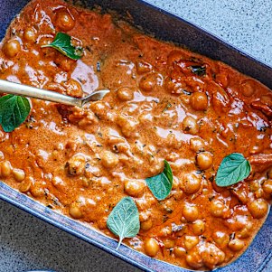Katrina Meynink’s creamy marry me chickpeas has the big flavours of the original, minus the meat.