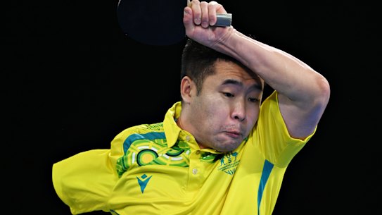 Lin Ma does plenty of core work to make up for only having one arm.