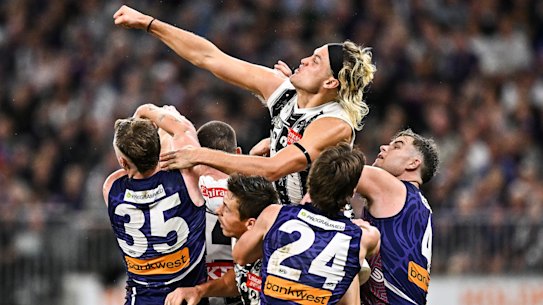 Darcy Moore makes a spoil.