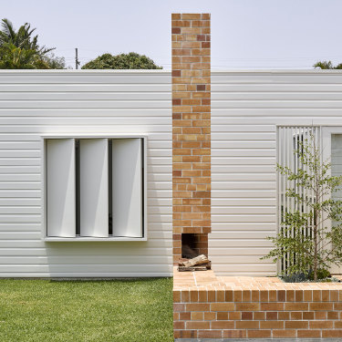 The design uses "humble" elements to create a welcoming family home.
