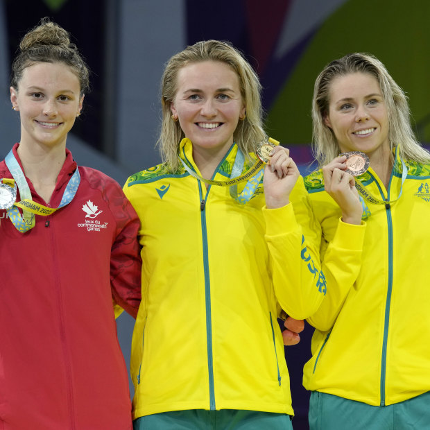 Summer McIntosh, Ariarne Titmus and Kiah Melverton receive their medals after the womens’ 400m final at the Commonwealth Games.