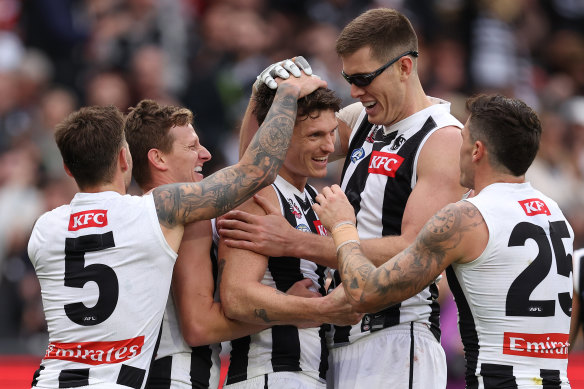 Collingwood fight their way back at the ’G; Pendlebury reaches 10,000 career possessions