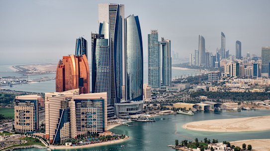 Etihad offers passengers the opportunity for a free stopover in Abu Dhabi, including complimentary hotel accommodation.