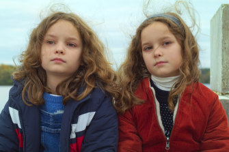 Twins Josephine and Gabrielle Sanz play mother and daughter in Petite Maman.