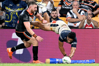 Murray Taulagi is denied this spectacular four-pointer on Sunday night.