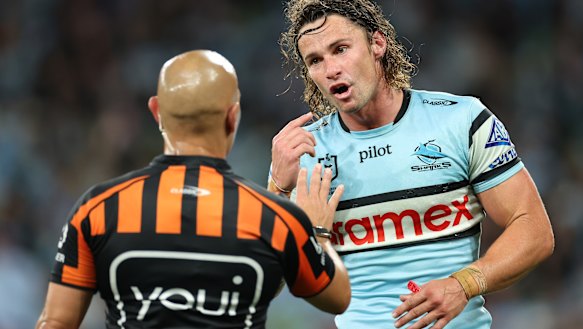 Referee Ashley Klein talks to Cronulla halfback Nicho Hynes.