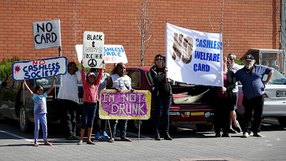 Protesters waiting to greet Prime Minister Malcolm Turnbull during a visit to a supermarket in Ceduna to view a demonstration of the cashless debit card in 2016.