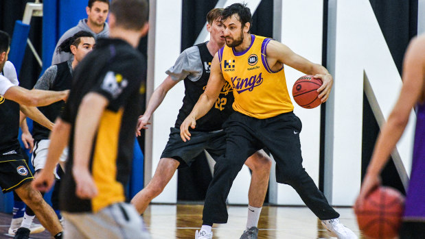 Andrew Bogut training with his new team, the Sydney Kings.