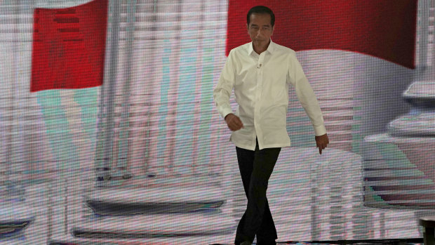 Indonesian President Joko Widodo arrives on stage for the fourth presidential debate.