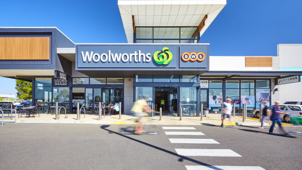 Curlewis neighbourhood shopping centre has sold.