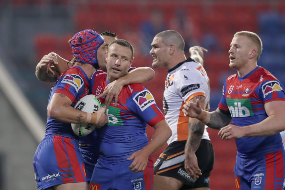 Blake Green celebrates with his new teammates during Saturday night's win over the Tigers.