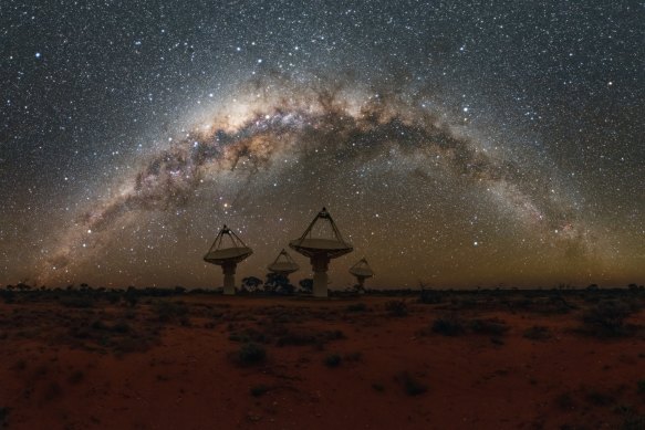 Researchers plan to observe space weather using CSIRO’s ASKAP radio telescope by measuring the twinkle of distant galaxies during the eclipse. 