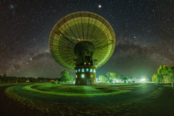 The CSIRO’s Parkes radio telescope has been tracking pulsar beams in the southern sky since 2004.