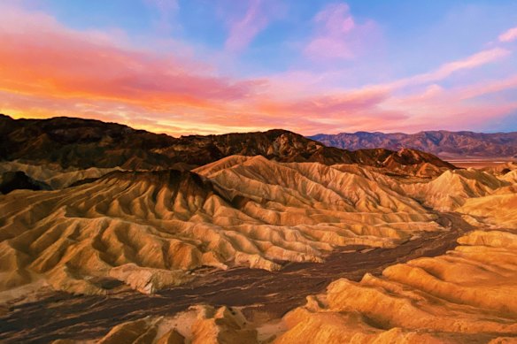 The heat is on – Furnace Creek.