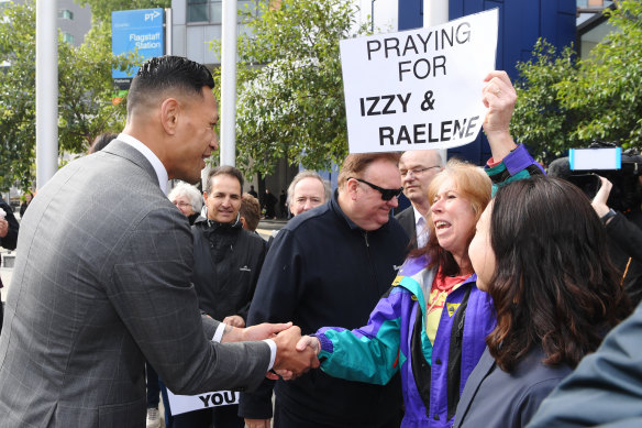 Israel Folau was greeted by supporters on his arrival at the Federal Court on Monday before a settlement was reached.
