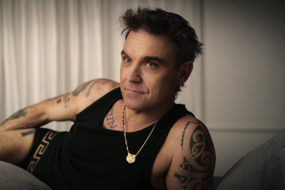 Robbie Williams in his natural habitat, bed. 