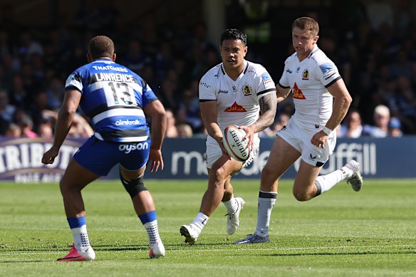 Len Ikitau, que joga no clube inglês Exeter.