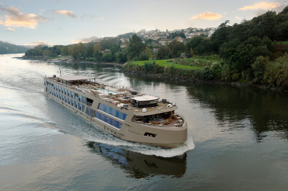 On the river in the cappuccino-coloured MS Estrela.
