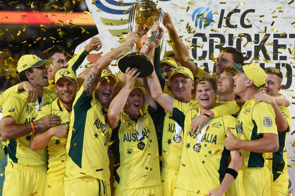 The 2015 Australian team celebrate their World Cup win. 