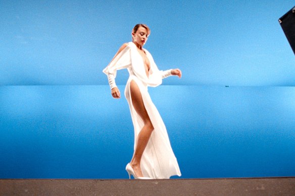 The documentary goes behind the scenes of key moments in the singer’s life.