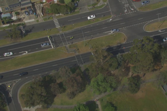 All outbound lanes on Heatherton Road remain closed.